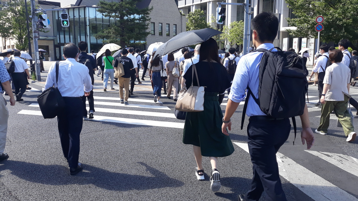 Japanische Salarymen im Anzug