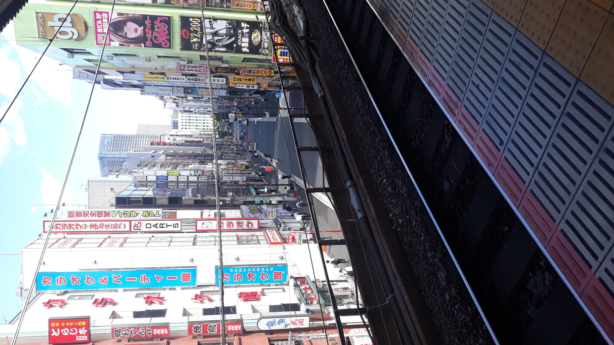 Japanische Salarymen im Anzug